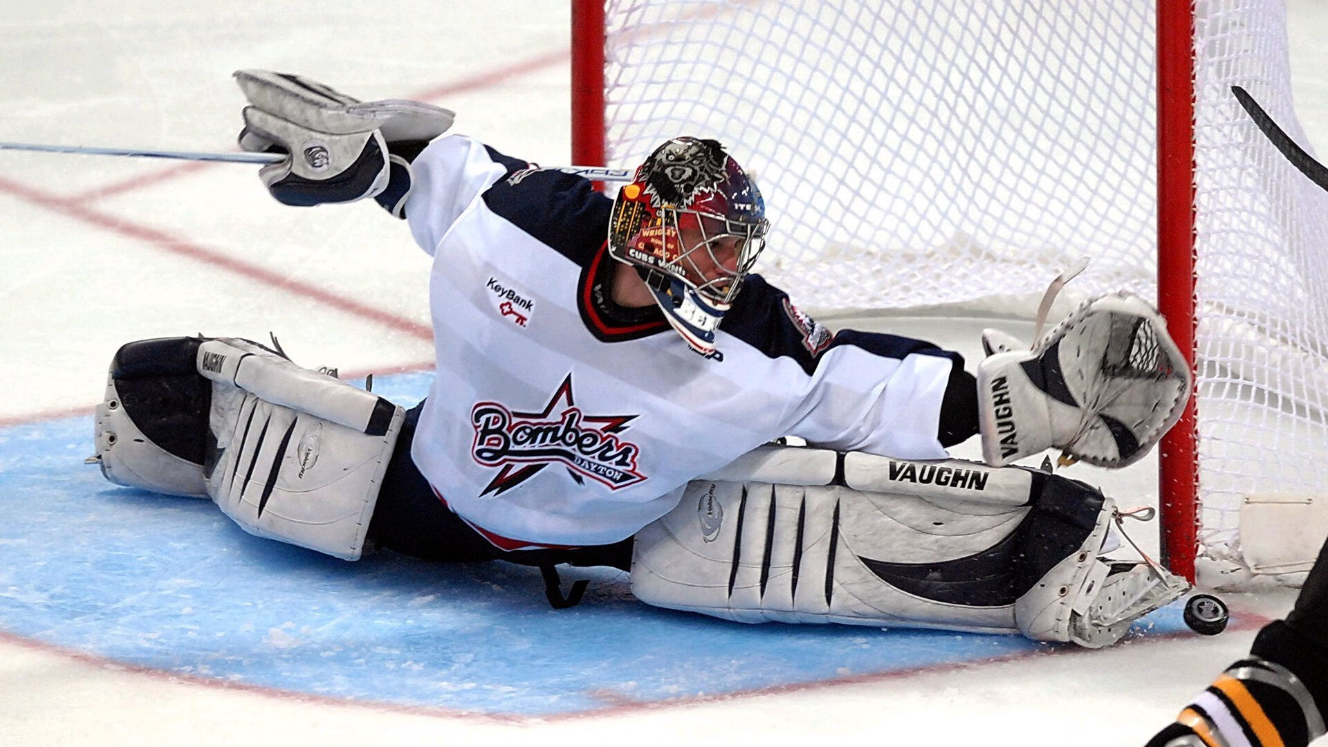 开云ios下载-大连英博青年军表现亮眼引发关注，大连英博口腔医院